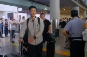国乒落地北京全队洋溢笑容！梁靖崑两儿子接机 王楚钦仍一脸疲惫|梁靖昆|王励勤|男团|决赛|女团_新浪体育_新浪新闻